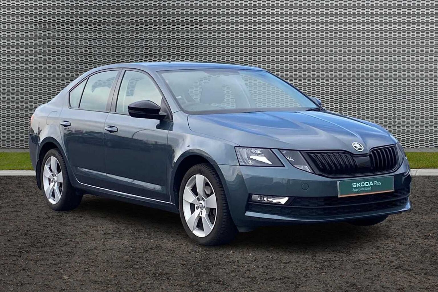 SKODA Octavia Hatchback 1.5 TSI SE Drive ACT (150ps) DSG