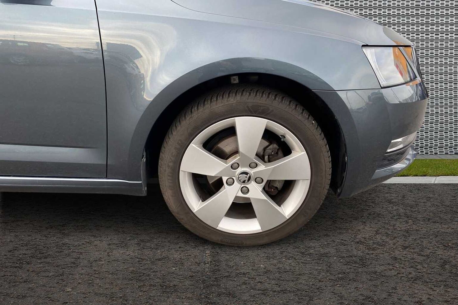 SKODA Octavia Hatchback 1.5 TSI SE Drive ACT (150ps) DSG