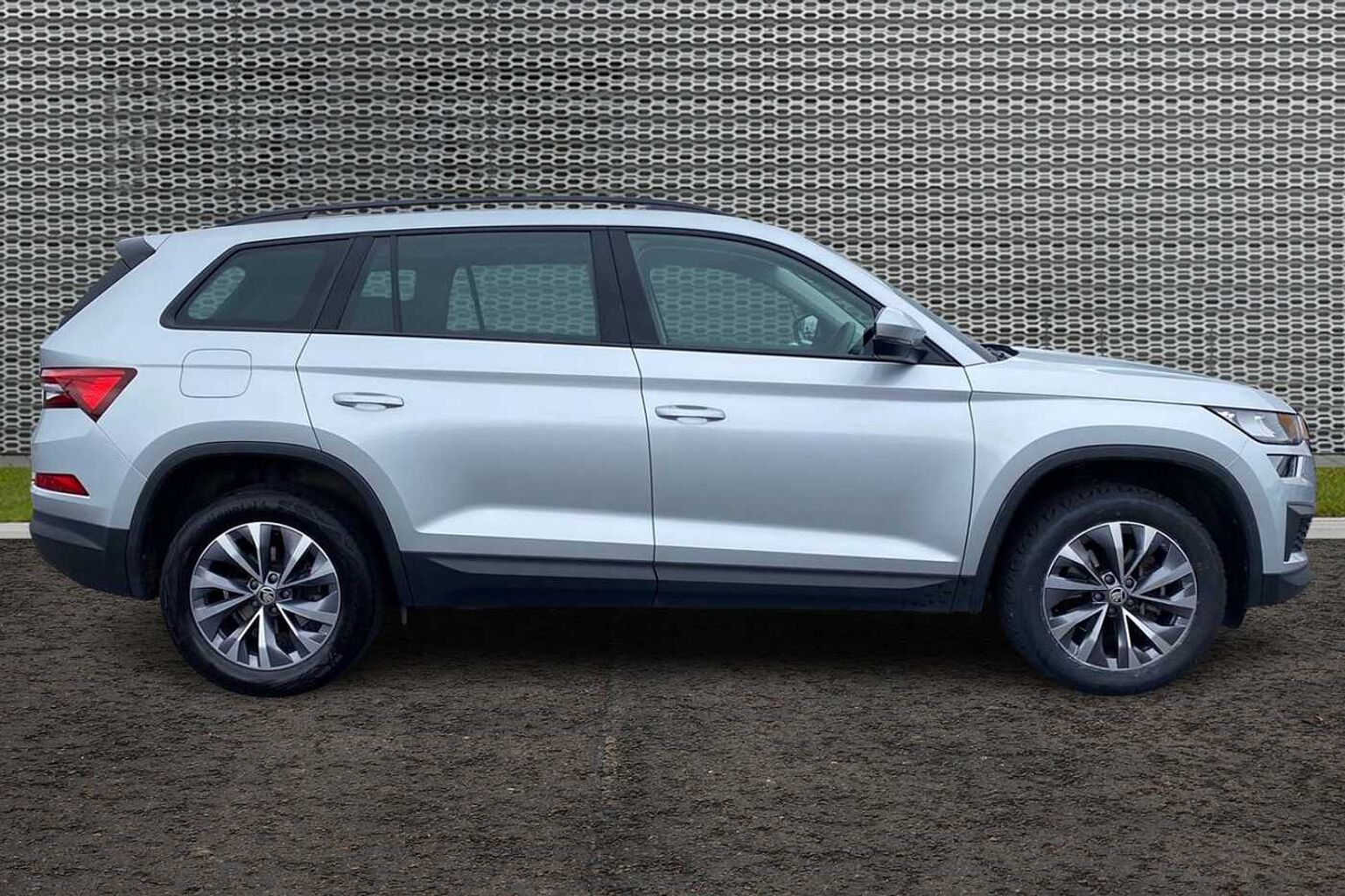 SKODA KODIAQ Estate SE Drive